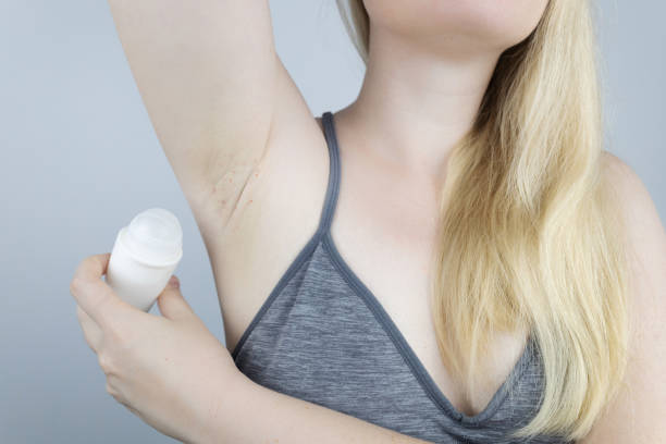 ¿Por qué debes cuidar tus axilas y cómo el desodorante aclarante puede ayudarte a protegerlas?